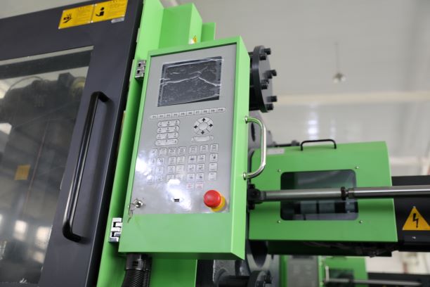 sk 140t servo motor injection molding machine